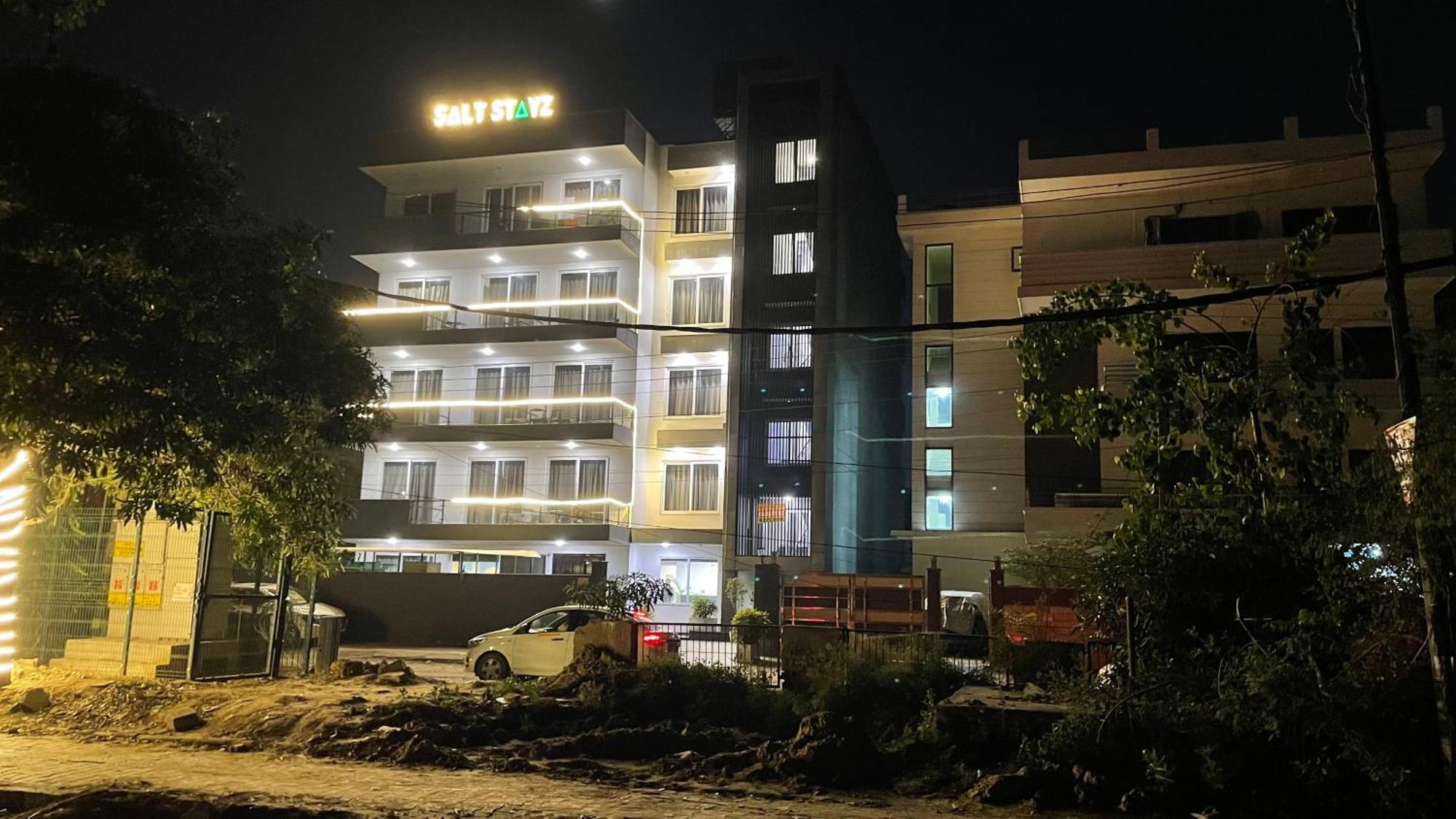 Saltstayz Studio Apartment - Near Artemis & Medanta Hospital Gurgaon Bagian luar foto